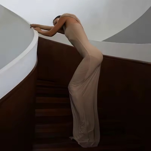 Nude sculpted maxi dress like helsa mugler - Picture 5 of 14